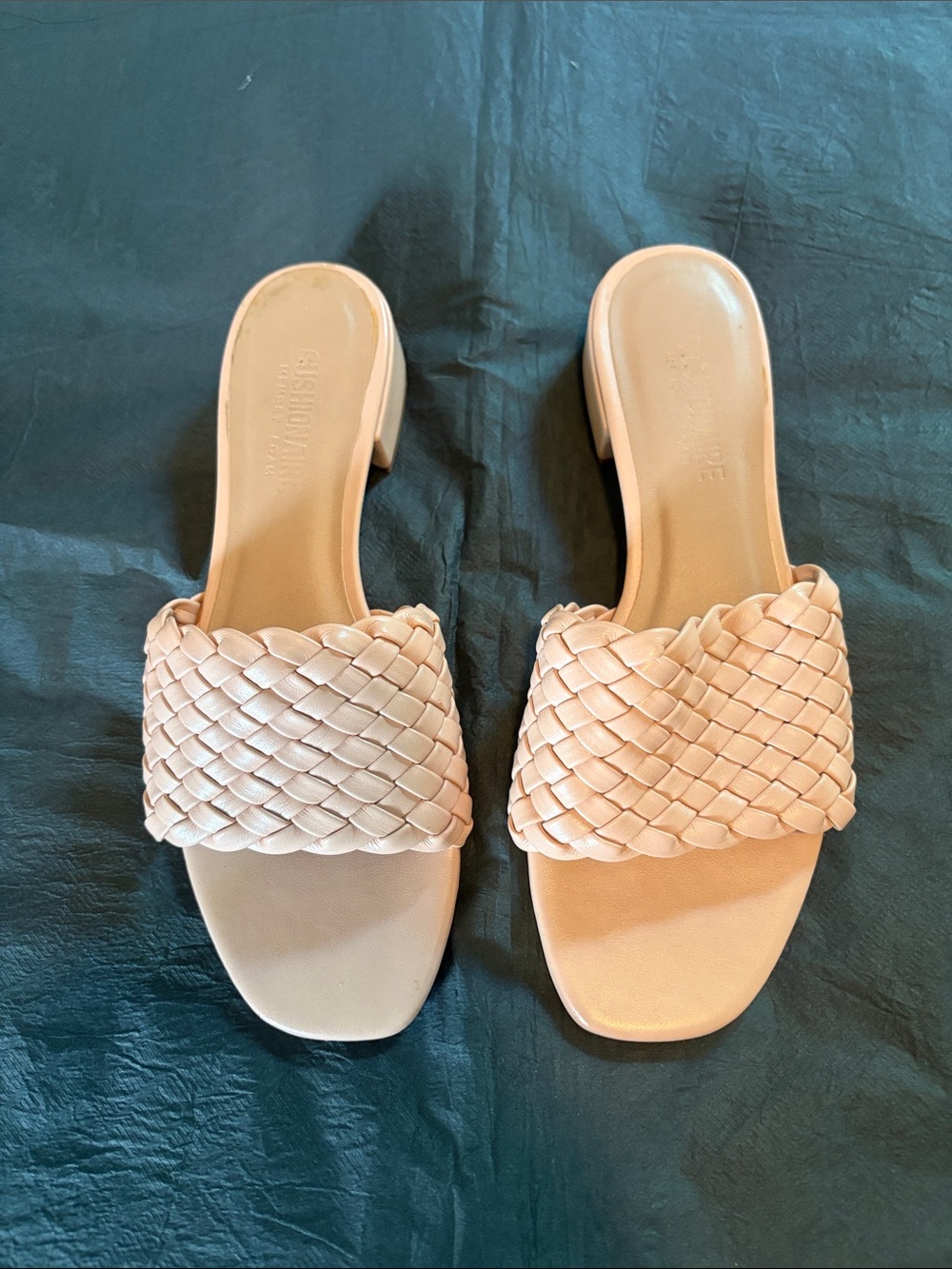 👡 Cushionaire sandals